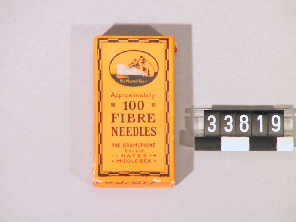 Grammofonstift s.k. fibre needles, i originalkartong innehållande c.a. 100 stift.