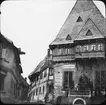 Skioptikonbild med motiv av Bäckergildehaus i Goslar.
Bilden har förvarats i kartong märkt: Resan 1907. Gosslar 9.