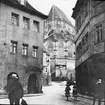 Skioptikonbild med motiv av Obere Pfarrkirche i Bamberg.
Bilden har förvarats i kartong märkt: Resan 1906. Bamberg 8.. Text på bild: 