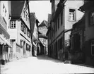 Skioptikonbild med motiv från Rothenburg ob der Tauber.
Bilden har förvarats i kartong märkt: Vårresan 1910. Rothenburg XXIX.. Text på bild: 