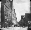 Skioptikonbild med motiv från Rothenburg ob der Tauber.
Bilden har förvarats i kartong märkt: Vårresan 1910. Rothenburg XXIX.. Text på bild: 