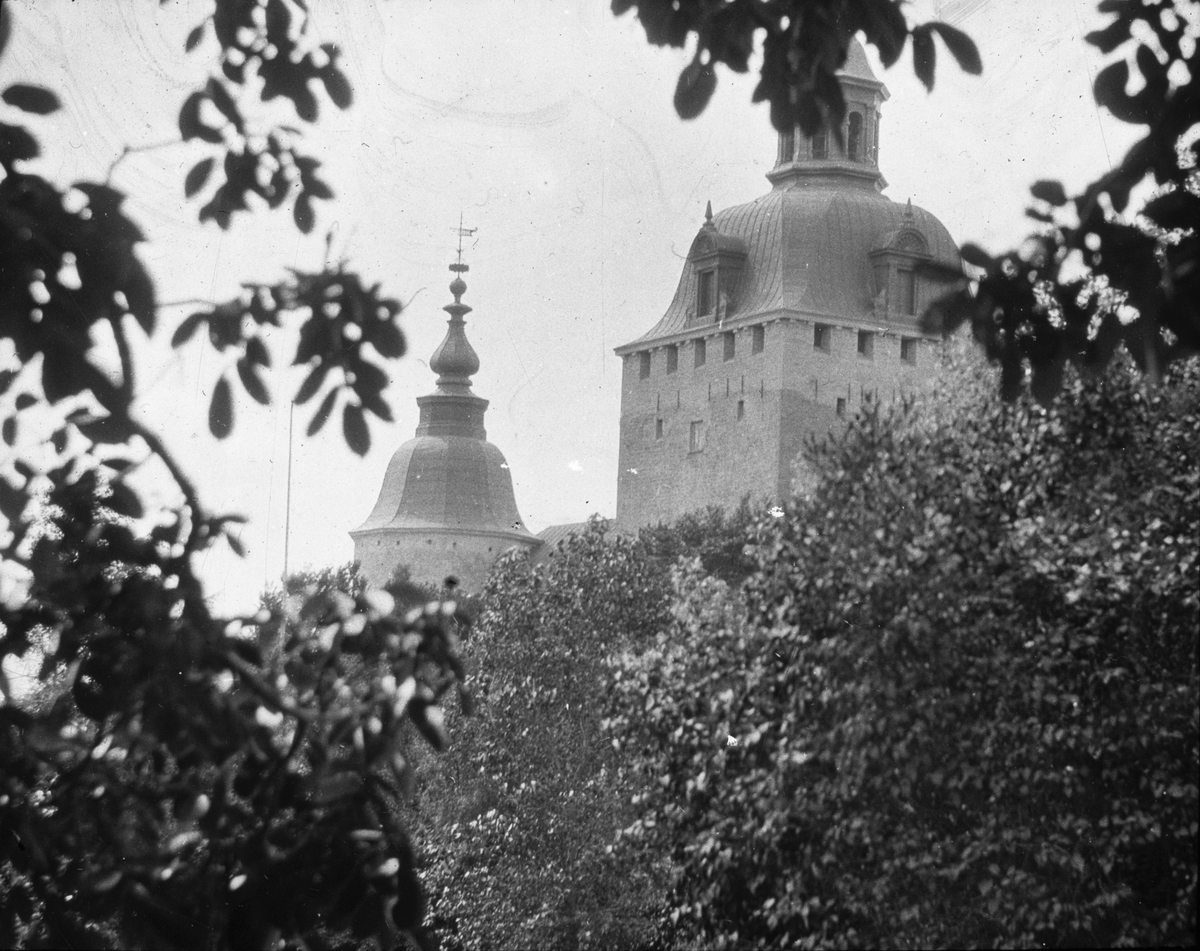 Skioptikonbild med motiv av slott, i Stuttgart eller Schaffhausen.
Bilden har förvarats i kartong märkt: Resan 1906. Schaffhausen 5. Stuttgart 2.