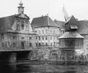 Skioptikonbild med motiv från Lüneburg, vid floden Elbe.
Bilden har förvarats i kartong märkt: Resan 1906. Lüneburg 8.