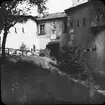 Skioptikonbild med motiv av byggnad i Salzburg. Kloster?
Bilden har förvarats i kartong märkt: Höstresan 1909. Salzburg 8. No 10.. Text på bild: 