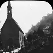 Skioptikonbild med motiv av St. Peters Friedhof, Salzburg.
Bilden har förvarats i kartong märkt: Höstresan 1909. Salzburg 8. No 10. Text på bild: 