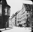 Skioptikonbild med motiv från Albrecht Dürer Platz i Nürnberg.
Bilden har förvarats i kartong märkt: Vårresan 1910 Nürnberg 9. XV. Text på bild: 