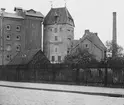 Skioptikonbild med motiv av gamla vattentornet Abtswasserkunst i Lüneburg.
Bilden har förvarats i kartong märkt: Resan 1906. Lüneburg 8.