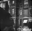 Skioptikonbild med motiv av Hôtel de Bourgtheroulde, Rouen. 
Bilden har förvarats i kartong märkt: Resan 1906. Rouen 5. VII.. Text på bild: 