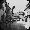 Skioptikonbild med motiv av gata i Weimar.
Bilden har förvarats i kartong märkt: Vårresan 1910. Weimar 8. III.
