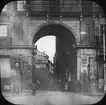 Skioptikonbild med motiv från stora torget, Plaza Mayor, Madrid.
Bilden har förvarats i kartong märkt: Höstresan 1910. Madrid 8. N:3. Text på bild: 