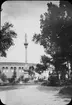 Skioptikonbild med motiv av Virgen del Triunfo vid arenan Plaza de Toros, Granada.
Bilden har förvarats i kartong märkt: Granada 1910. Granada. N:12. Text på bild: 