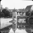 Skioptikonbild med motiv från Schwäbische Hall. Bro över floden Kocher.
Bilden har förvarats i kartong märkt: Resan 1911 Schwäbische Hall. Schloss Kronburg. XX. Text på bild: 