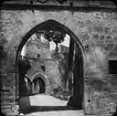 Skioptikonbild med motiv av Cobolzeller Tor, Rothenburg.
Bilden har förvarats i kartong märkt: Vårresan 1910. Rothenburg. XXVII. Text på bild: 