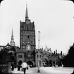 Skioptikonbild med motiv av stadsporten Kröpeliner Tor, Rostock.
Bilden har förvarats i kartong märkt: Resan 1912. Malmö. Ystad. Rostock. Text på bild: 