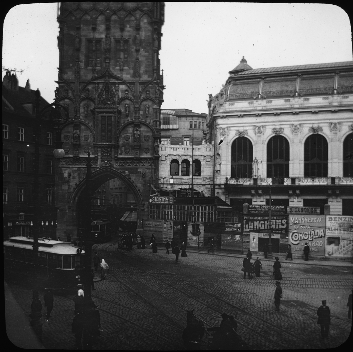 Skioptikonbild med motiv av Pulverturm, Prag.
Bilden har förvarats i kartong märkt: Höstresan 1909. Sassnitz 2. Prag 6. N:1. Text på bild: "Der Pulverturm".