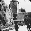 Skioptikonbild med motiv av torn i stadsmuren, Rothenburg.
Bilden har förvarats i kartong märkt: Vårresan 1910. Rothenburg. XXII. Text på bild: 