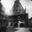 Skioptikonbild med motiv av rådhuset i Halberstadt.
Bilden har förvarats i kartong märkt: Vårresan 1909. Halberstadt 8. XII. Text på bild: 