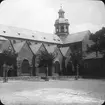 Skioptikonbild med motiv av Hildesheim Dom.
Bilden har förvarats i kartong märkt: Vårresan 1909. Hildesheim 9. VI. Text på bild: 