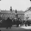 Skioptikonbild med motiv från Alte Hofburg, Wien.
Bilden har förvarats i kartong märkt: Höstresan 1909. Wien 7. N:8. Text på bild: 