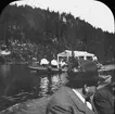 Skioptikonbild med motiv från sjön Der Königssee, sydöstra Bayern.
Bilden har förvarats i kartong märkt: Höstresan 1910. Alhambra 9. N:22. Text på bild: 