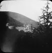 Skioptikonbild med motiv av Schloss Heidelberg.
Bilden har förvarats i kartong märkt: Resan 1906. Heidenberg 5. Mannheim 2.