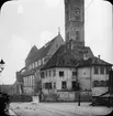 Skioptikonbild med motiv av kyrkan Unsere Liebe Frau, Bamberg.

Bilden har förvarats i kartong märkt: Resan 1906. Bamberg 6. Regensburg 2.