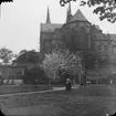 Skioptikonbild med motiv av katedralen i Bamberg.
Bilden har förvarats i kartong märkt: Resan 1906. Bamberg 6. Regensburg 2.