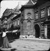 Skioptikonbild med motiv av ärkebiskopens palats i Prag.
Bilden har förvarats i kartong märkt: Höstresan 1909. Donau 3. Wien 4. No:6. Text på bild: 