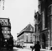 Skioptikonbild med motiv från Wien, bilden tagen utanför katedralen St. Stephan.
Bilden har förvarats i kartong märkt: Höstresan 1909. Donau 3. Wien 4. No:6. Text på bild: 