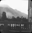 Skioptikonbild med motiv från Triens med vy över Piazza Dante.
Bilden har förvarats i kartong märkt: Höstresan 1909. Bozen. Auer. 8. No: 18.