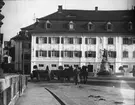 Skioptikonbild med motiv från Donaueschingen.
Bilden har förvarats i kartong märkt: Resan 1908. Donaueschingen 7. XV.

En stor del av staden förstördes i en brand 1908.