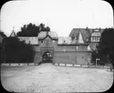 Skioptikonbild med motiv från Donaueschingen.
Bilden har förvarats i kartong märkt: Resan 1908. Donaueschingen 7. XV.

En stor del av staden förstördes i en brand 1908.