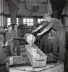 Gjutning av lättmetall vid AB W. Dan Bergmans fabriker invid Södertälje, 1947