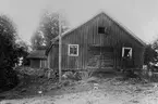 Gammalt stall och kassörsbostad. Nu (1926) inrett till mangelbod.