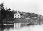 Gamla skolhuset, sedemera gjutarebostad mm. 