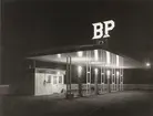 BP-kiosk i Midsommarkransen i Stockholm omkring 1940. Stationen ritades av Kockums.