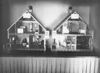 Bild från Ingenjör P. Wretblads material för Bygge och Bo-utställningar.
Genomskärda modeller av hus.