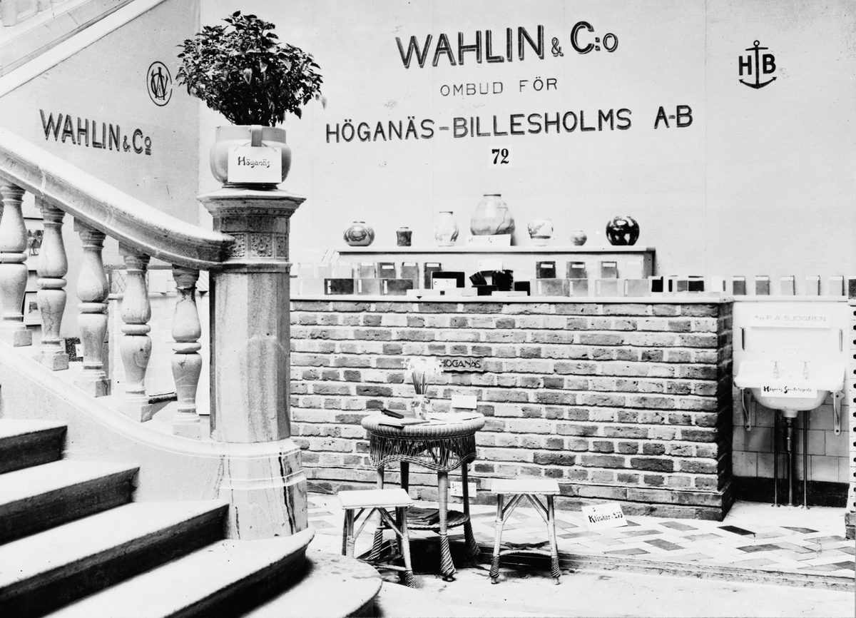 "Bygge och Bo" utställning på Konstakademien 1921.
Höganäs sanitetsgods och klinker.
Ombud Wahlin & Co.