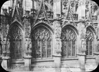 Skioptikonbid, vykort men motiv av Cathédrale Notre-Dame d'Louviers.
Bilden har förvarats i kartong märkt: Resan N:2. 1908.Evreux 5. Louviers 5. I. Text på bild: 