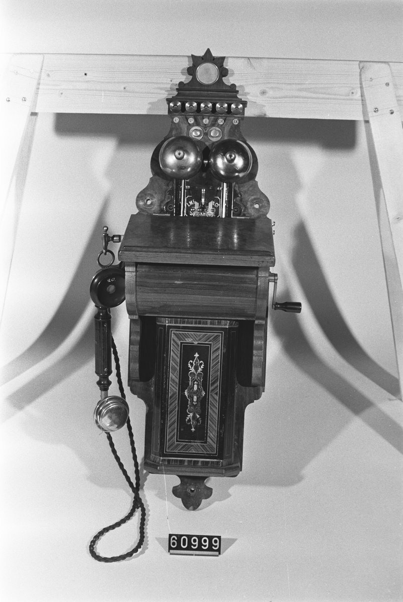 Telefonapparat, väggmodell för lokalbatteri.