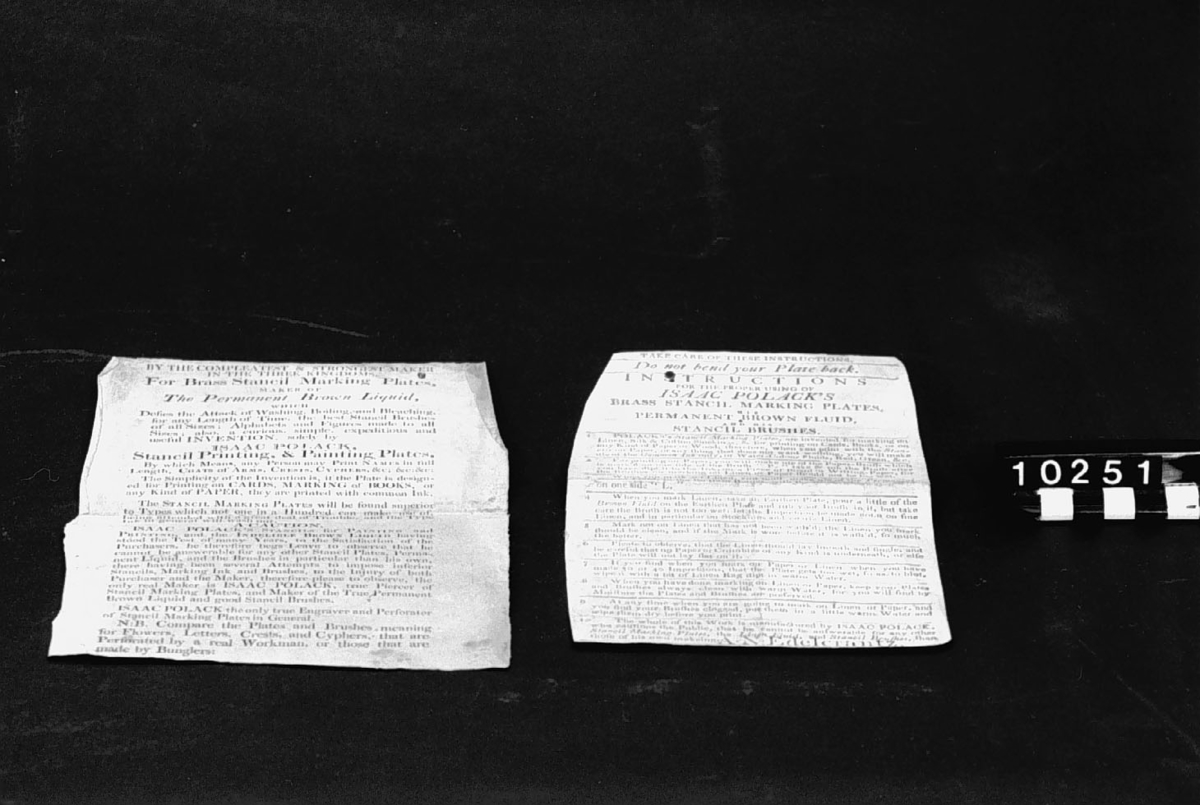 På engelska språket rörande Issac Polacks mässingschabloner, brun pergamenttryckfärg och schablonborstar. Märkt med schablon (tillh TM 10.247).
