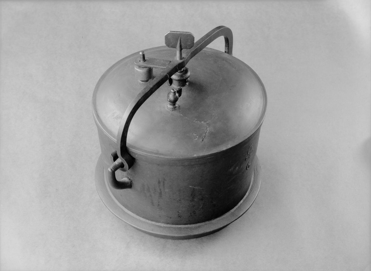 Tryckkokare med säkerhetsventil. Rymd: 5 L.