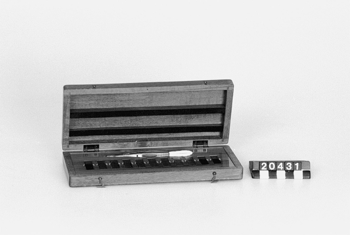 C. E. Johansson wanted to develop a set of combination gauge blocks that could be combined with each other to be able to provide all the measurements needed in industrial manufacturing. His combination gauge first had 102, then 46 pieces of steel that became world famous. The steel pieces' surfaces were so even that they were held together and could not be pulled apart. Instead, they would be pushed apart laterally. The pieces of steel could form a rod of precise length that could be picked up and held without falling apart. It was used to calibrate other measuring tools and machines. He went down in history as Mått-Johansson and worked for a time for Henry Ford in the USA.