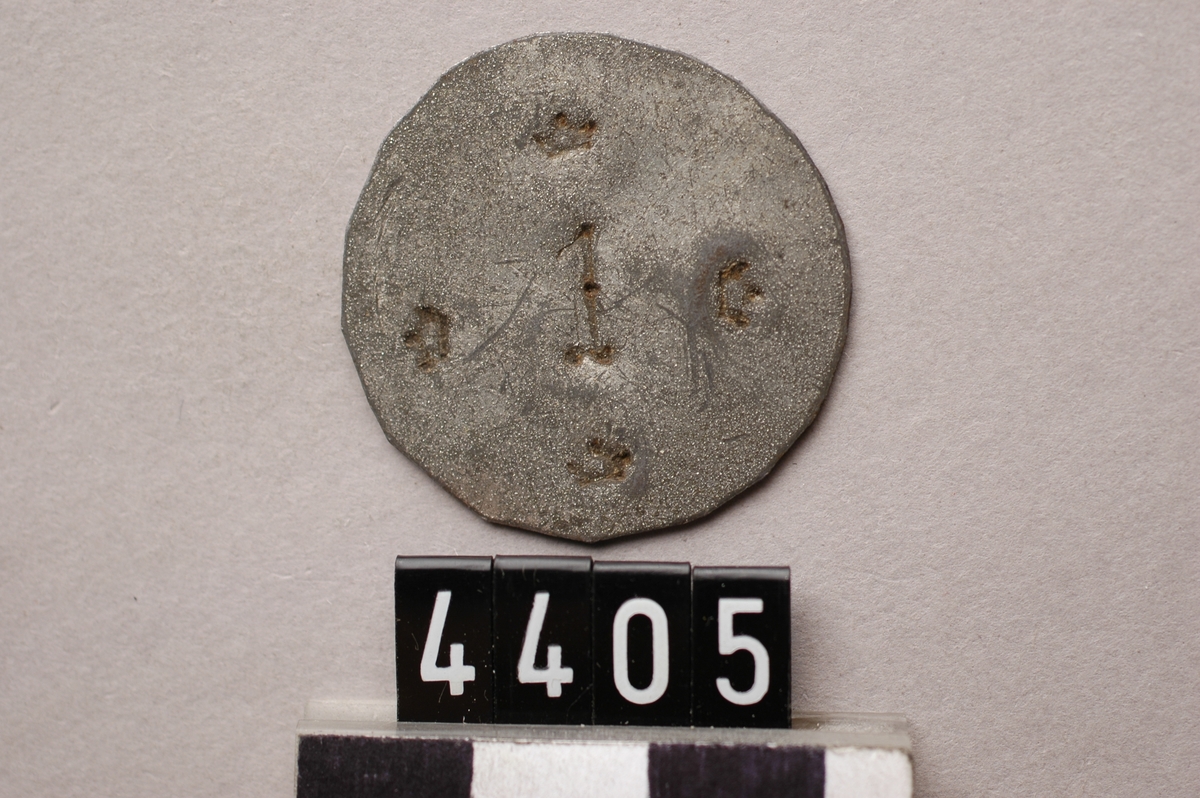 Av förtennt järnplåt. märkt: 1