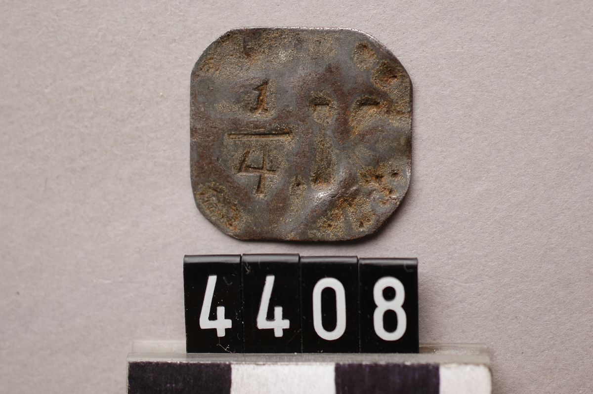 Drickspollett av koppar. Märkt: 1/4 K