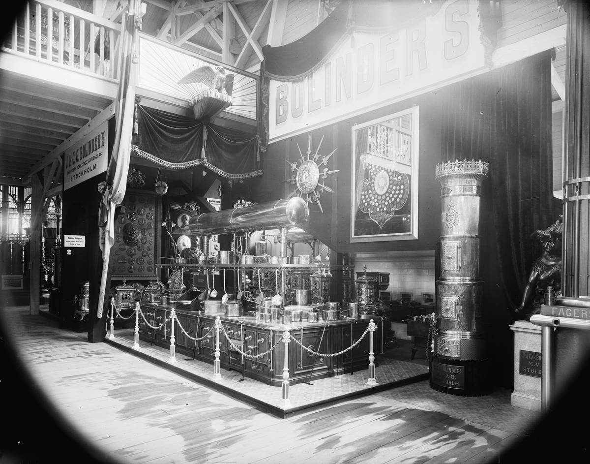 Utställningsmonter med köksutrustning (restaurang). Stockholmsutställningen 1897.