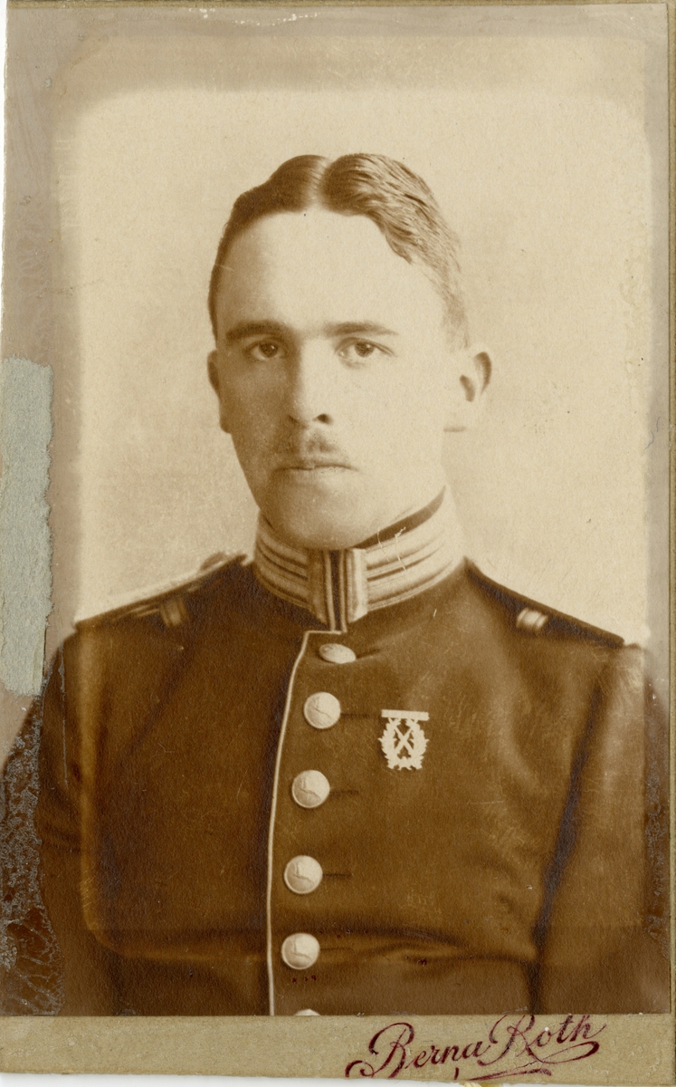Porträtt av Carl Oscar Broman, officer vid Hälsinge regemente I 14.
