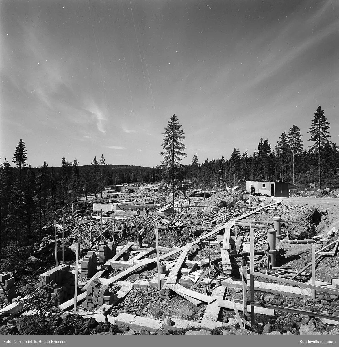 Mark- och grundarbeten i det framväxande villaområdet i Bydalen.