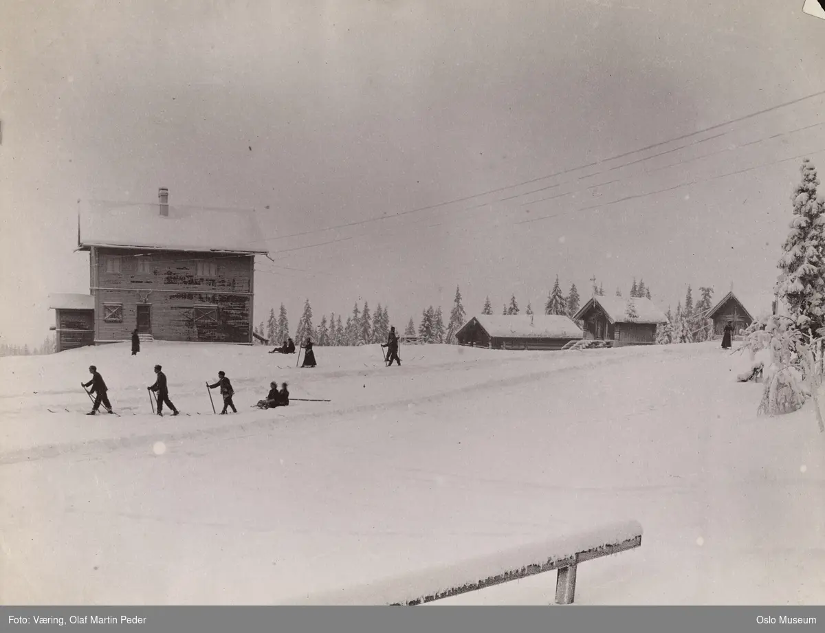 Frognerseteren, heftyevillaen, mennesker, skiløpere, tømmerstuer, skog, snø