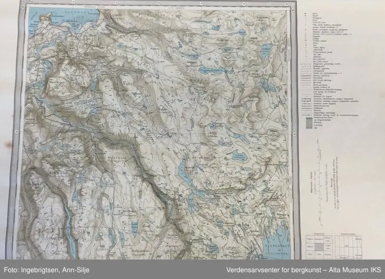 Form: Kart. 33 ulike kart over ulike deler av Finnmark.